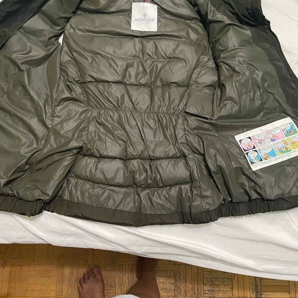 Moncler puffer vest size 2 - Picture 9 of 15